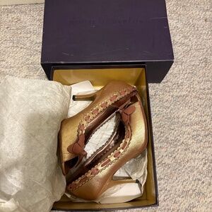 Like new House of Dereon open toe high heels size 6 (fits like 6.5-7)